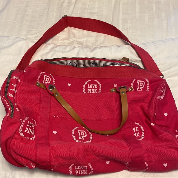 Vs pink duffel - Picture 2 of 4